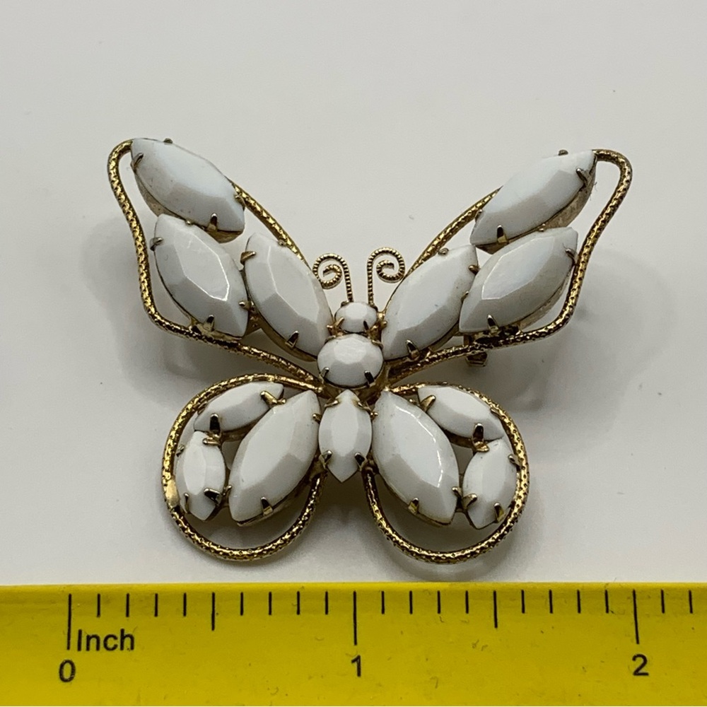 Vintage Verified D&E Juliana white glass rhinestone silver tone butterfly brooch - Picture 5 of 6
